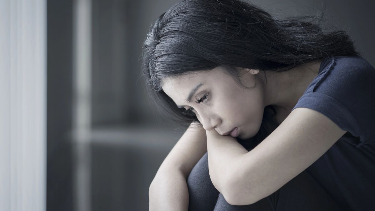 woman looking depressed