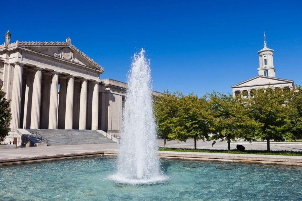 visitors can visit the government buildings for family fun in Nashville