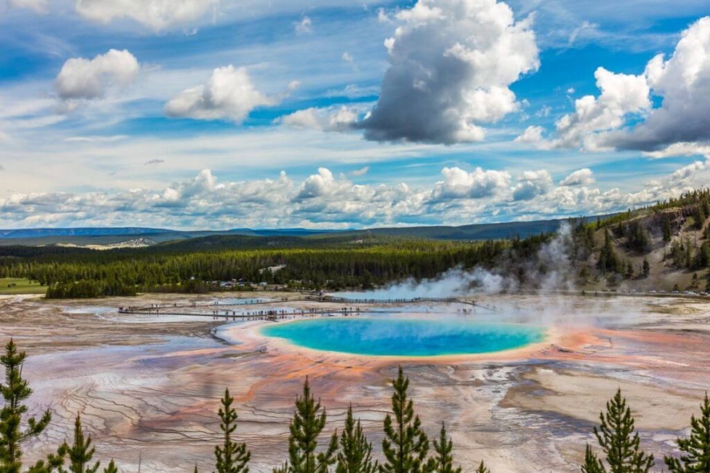 a colorful photo from yellowstone to help visitors plan an adventure vacation to the park