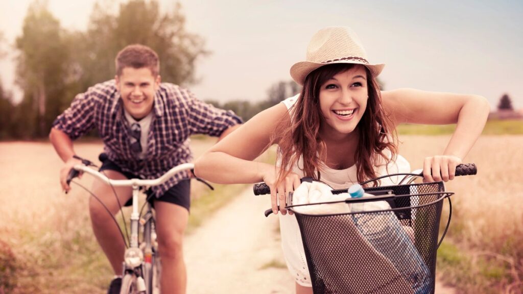 couple on bikes