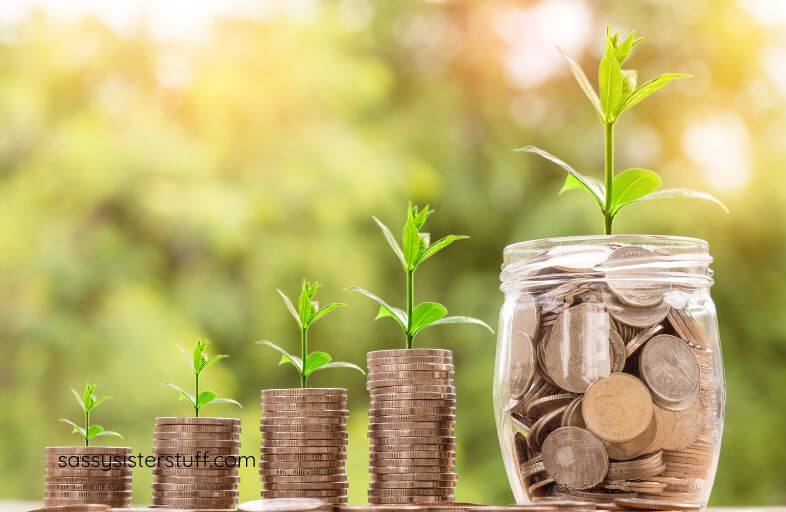 4 stacks and a jar of coins with a sprout growing out of each, getting bigger and bigger, suggesting good budgeting.