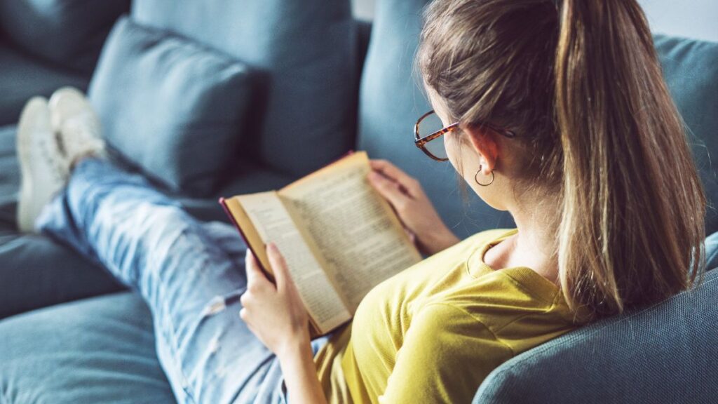 woman reading on the couch