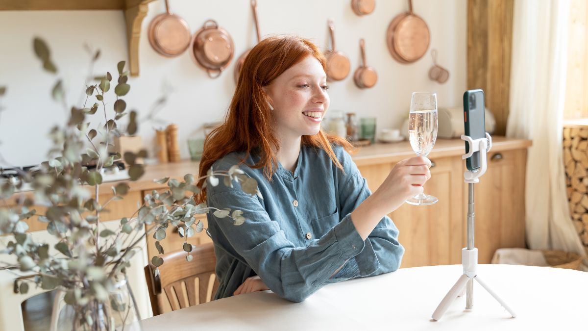 cheers on phone date