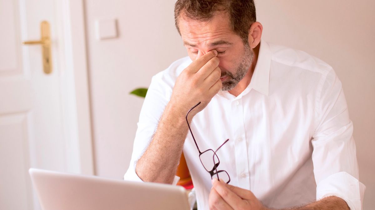 frustrated man looking confused at computer