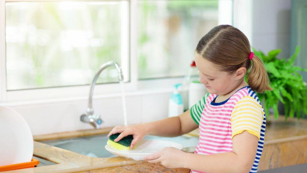 girl washing dishes