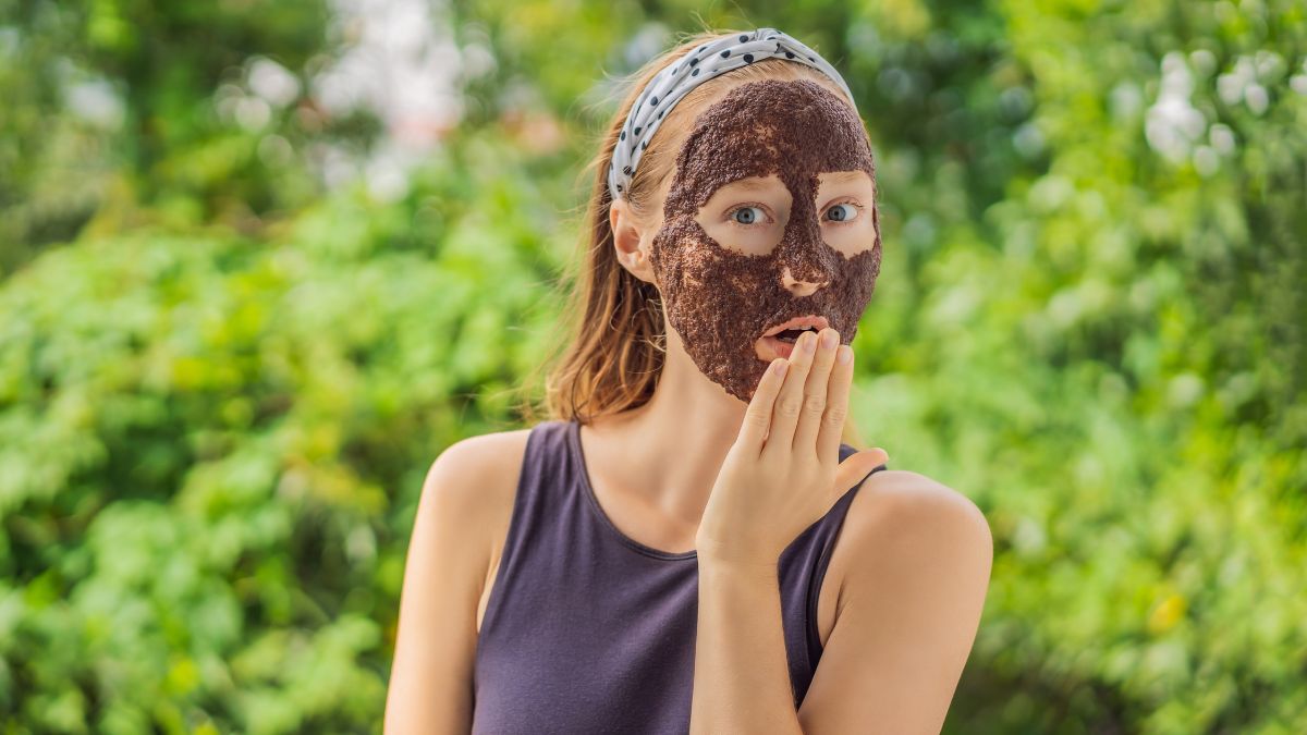 woman with facemask